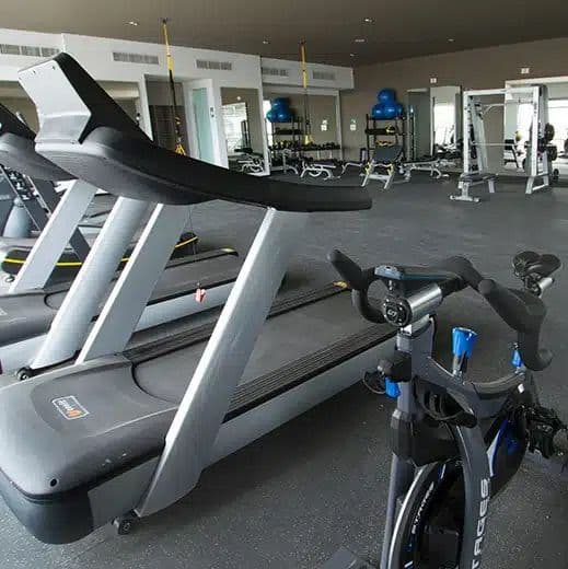 Gimnasio equipado